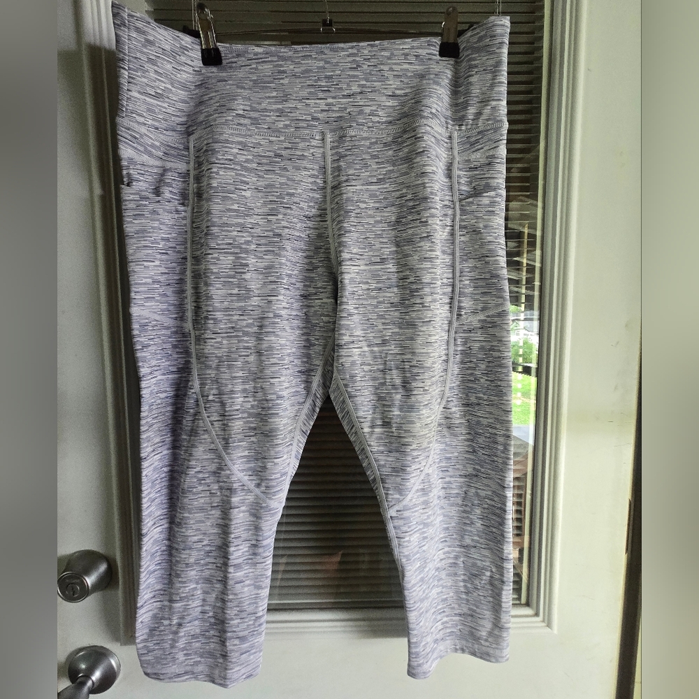 ZYIA Gray and White Textured Leggings